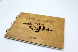 Gæstebog i træ - Turtelduerne