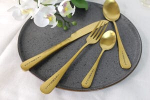 Bestiksæt med indgravering Font1 - Guld look