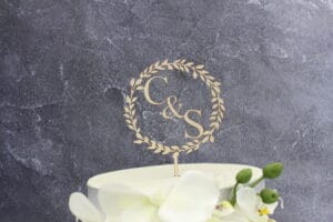 Kagetop - krans med initialer