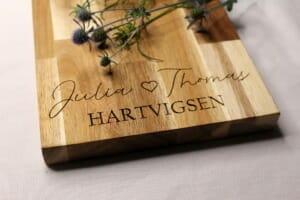 Skærebræt med indgravering "Bryllupsgave"