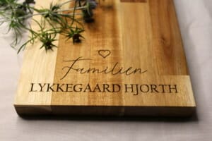 Skærebræt med familienavn "Hjerterum"