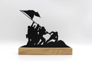 Raising the flag på træfod