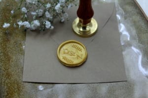 Lakstempel - Laurbær og initialer