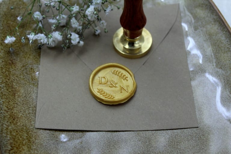 Lakstempel - Laurbær og initialer