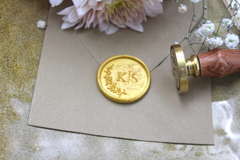 Lakstempel - Olivengren og initialer