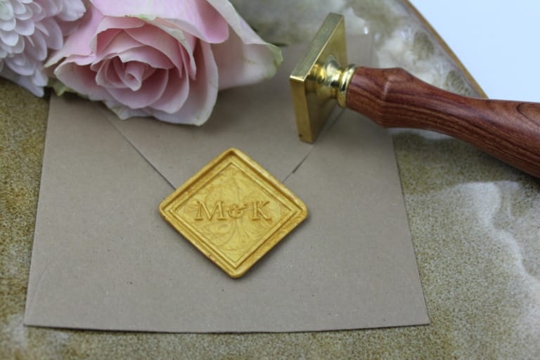 Lakstempel - Firkant og initialer