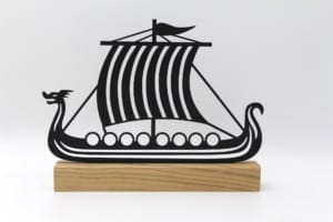 Vikingeskib på træfod