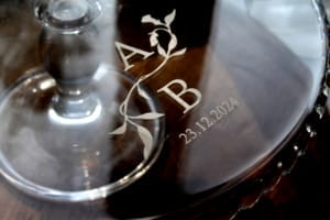 Lagkagefad med indgravering - Leaves