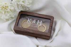 Ringæske til to ringe - initialer