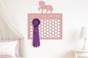 Rosette holder med navn i stål - Stallion